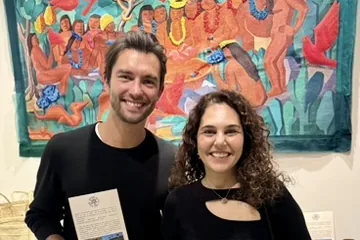 Lucas Garcez with the Macaw cards at Capim Santo