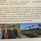 The Macaw card telling the Três Meninas story