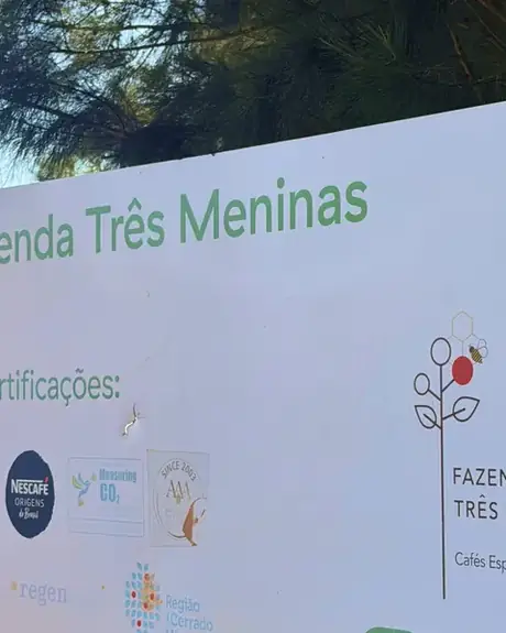 The entrance to Fazenda Três Meninas